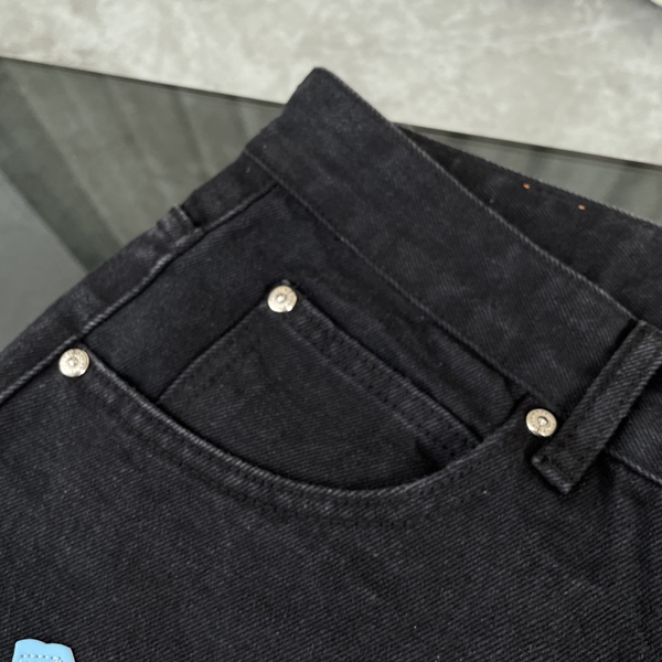 ブランドジーンズ着用イメージ